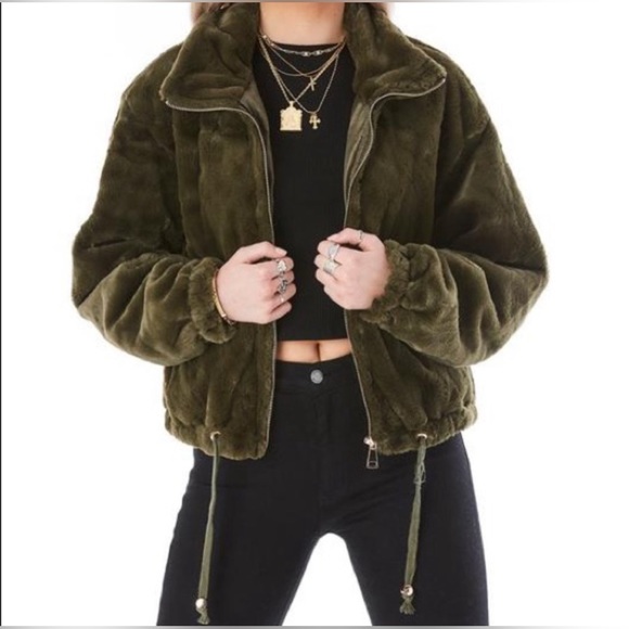 NWT Carmar Faux Fur Zip Front Crop Jacket - Picture 3 of 6